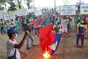 Silay City villagers burn CPP-NPA flags, vow allegiance to gov't
