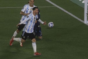 Messi breaks Pele's South American goal record