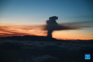 Over 5K people evacuated as volcano erupts on Spain's La Palma