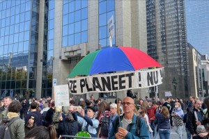 Thousands march in Brussels to raise climate change awareness