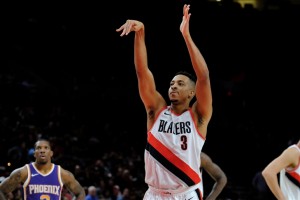 Trail Blazers guard CJ McCollum sustains collapsed lung injury