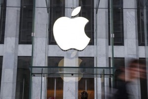 Apple becomes first company to reach $3T market cap