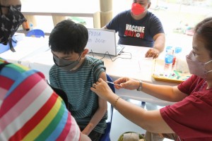 Complete vax doses, wear masks indoors: Manila mayor