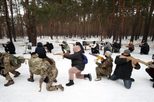 Ukraine's 'territorial defense' trains civilians amid tensions