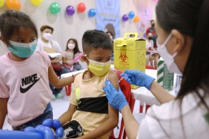 PBBM OKs P7.9-B for immunization drive; Bakuna Eskuwela set Oct. 7