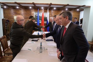Russia, Ukraine agree to organize humanitarian corridors