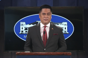 Andanar has no plan to move to Manny Villar's TV station