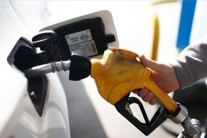 US gasoline prices continue to rise amid record inflation