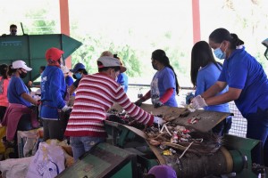 EMB cites Dumaguete's 'trash-to-treasure' MRF project