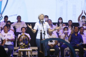 Lacuna eyes seat as 1st female Manila mayor 