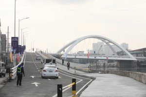 Duterte inaugurates China-donated Binondo-Intramuros Bridge