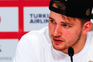 Doncic suffers from left calf strain; no timetable for return