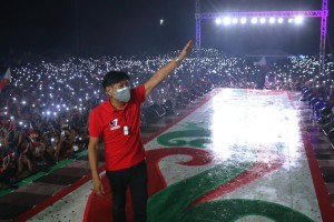 Marcos thanks supporters as he leads partial, unofficial count