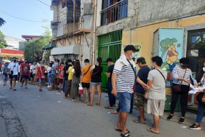 Long lines mar early morning voting in Bulacan