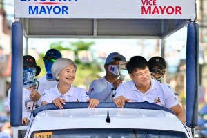 Lacuna to be first woman mayor of Manila