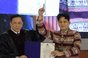 Robin Padilla earns Filipinos trust by topping Senate race