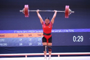 Weightlifter Vanessa Sarno shatters SEA Games record to win gold