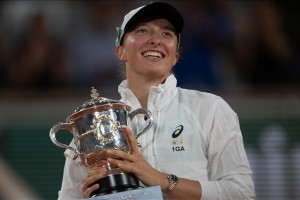 Top seed Swiatek wins 2022 French Open in women's singles