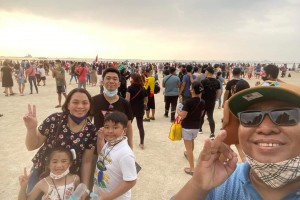 Manila Bay’s dolomite beach ‘impresses’ Independence Day visitors