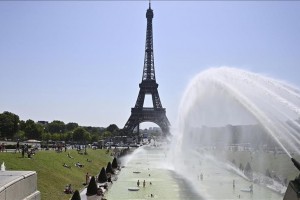 Temperatures cross 40°C in Paris for 3rd time since 1947