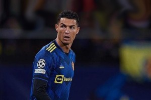 Ronaldo warned after footage of him swiping phone from fan's hand