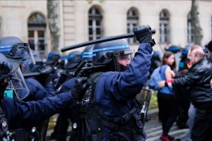 France medical labs on strike for 3 days over austerity rate cuts