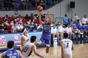 Magnolia boosts twice-to-beat chances with win vs. Meralco