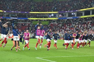 France brush aside Poland for World Cup quarterfinals spot