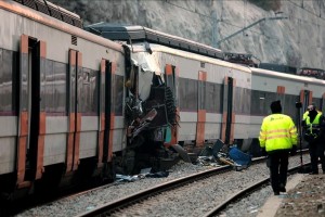 2 trains collide in Barcelona, more than 150 hurt