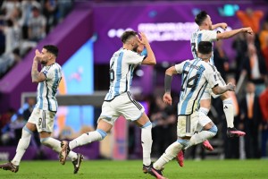 Argentina, Croatia set up World Cup semis clash