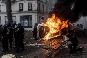 31 French cops hurt as supporters of terror group launch attack