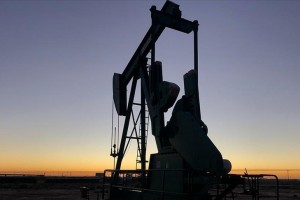 Oil prices rise slightly with less than expected US inventory