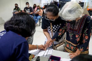 Comelec: Voter signup resumes Feb. 12