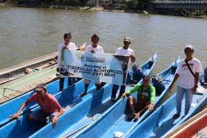 Bulacan fisherfolk get fiberglass boats from BFAR