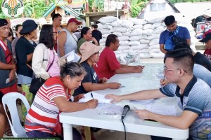 Calamity-hit farmers in E. Samar get replacement seeds