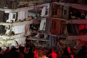 7.4-magnitude quake jolts Türkiye, at least 100 dead