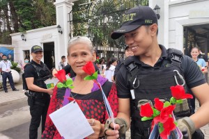 Iloilo cops tell public to be safe with flowers