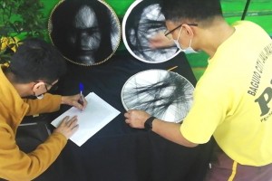 Baguio inmates earn through 'string art'