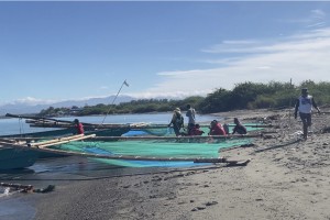 300 Laoag fishermen get fishing equipment to boost livelihood