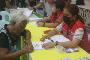 DSWD provides P4.6-M assistance to oil spill victims in Caluya