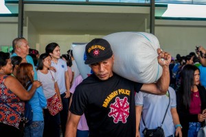 12K village workers get sack of rice from Sorsogon prov'l gov't