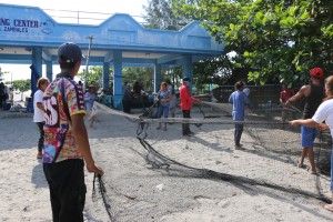 BFAR grants eco-friendly fish trap project to Zambales fishers