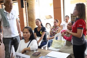 OWWA-13 opens help desk for OFWs, families in Surigao Sur