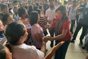 Imee Marcos leads AICS distribution in Agusan Norte