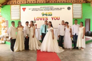 5 ex-NPA couples tie the knot in Negros