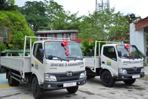 Leyte farmer groups get hauling trucks