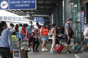 Rise in flights, passenger volume cause long queues at NAIA