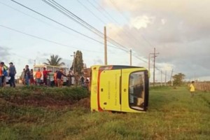 14 hurt as bus falls on its side in northern Negros