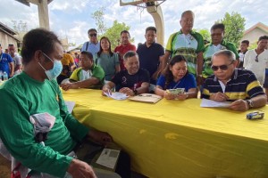 551 residents get P2.8-M TUPAD payments in Siargao Island town