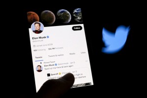 Musk says Twitter will let users offer subscriptions